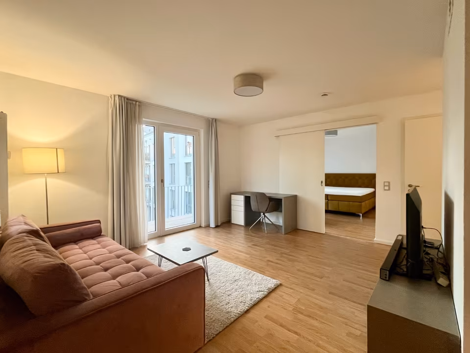 Möbliert | Barrierefrei | 2 Zimmer + Ankleide | großer Balkon | Ruhig | Aufzug in Köpenick, Berlin