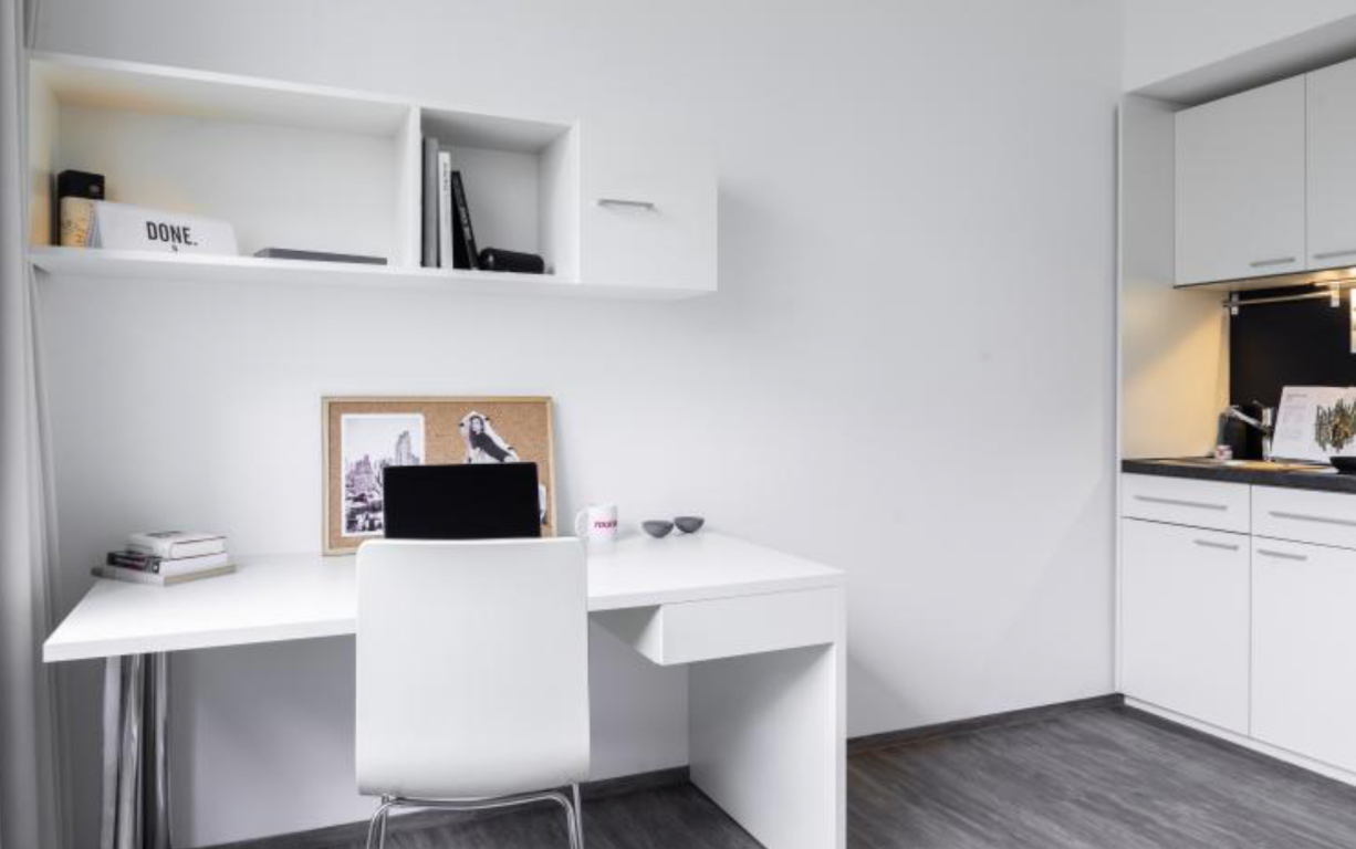 Stylisch und voll möbliert: Apartment zur All-In Miete in Frankfurt mit Gym in Frankfurt am Main Riedberg, Frankfurt am Main