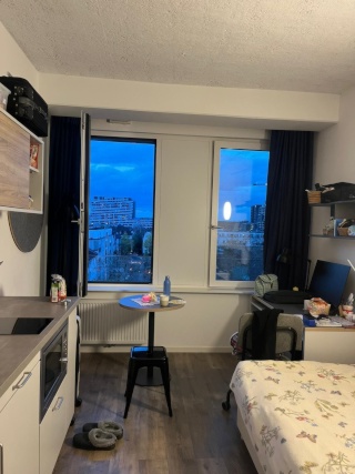 THE FIZZ Frankfurt | Private Studio 18m2 | Skyline View | 700€ All-Included in Gallus, Frankfurt am Main